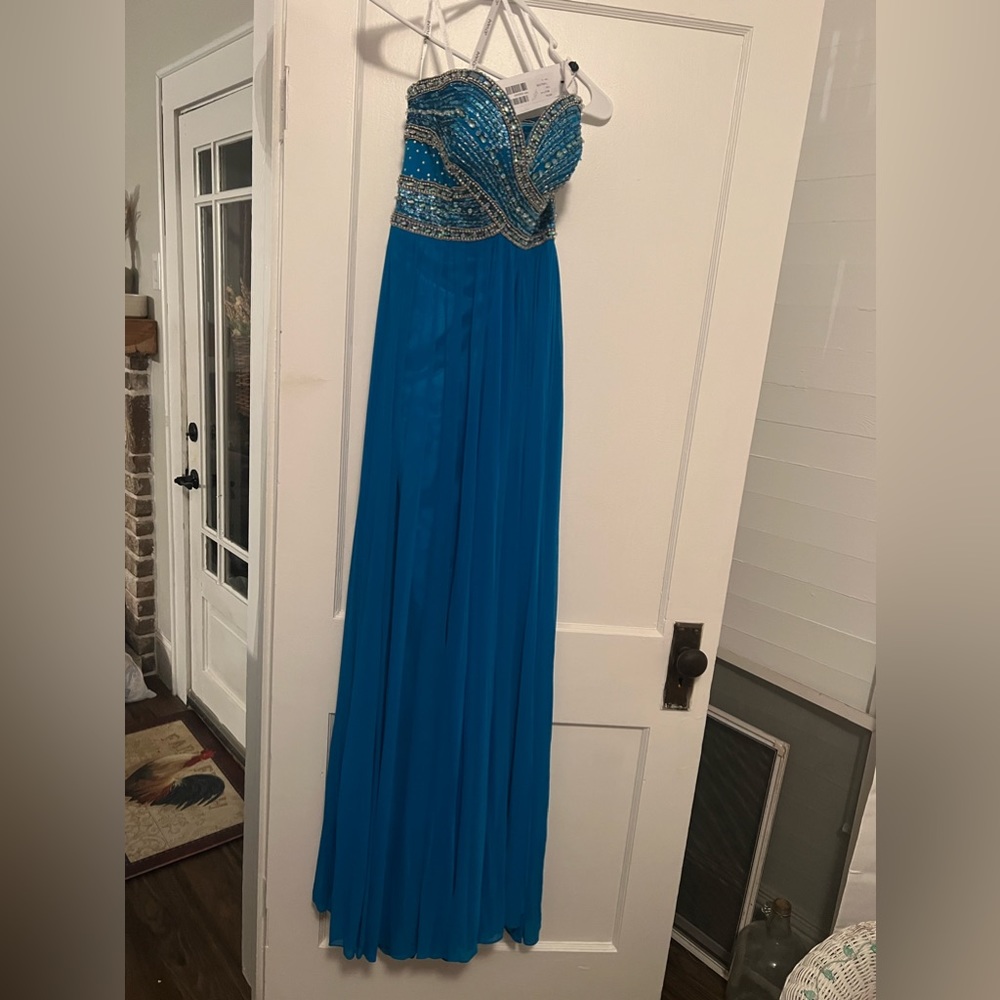 Prom - Picture 2 of 3